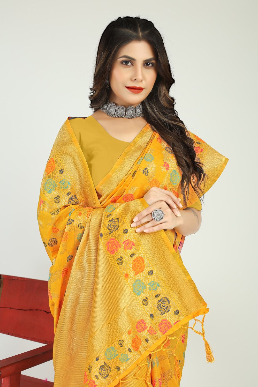 Alluring Yellow Linen Silk Saree With Skinny Blouse Piece