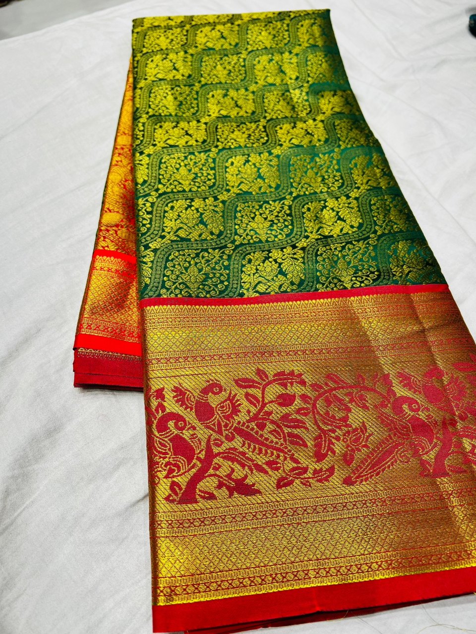 Gleaming Green Soft Banarasi Silk Saree With Impressive Blouse Piece