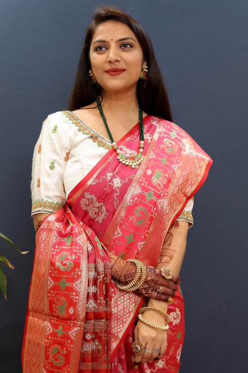 Load image into Gallery viewer, Lagniappe Pink Patola Silk Saree with Rhapsodic Blouse Piece
