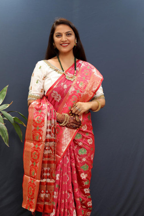 Load image into Gallery viewer, Lagniappe Pink Patola Silk Saree with Rhapsodic Blouse Piece
