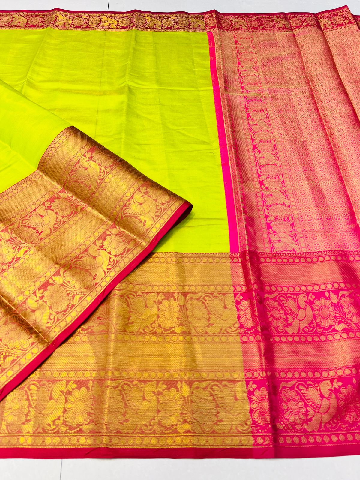 Susurrous Parrot Kanjivaram Silk Saree With Confounding Blouse Piece