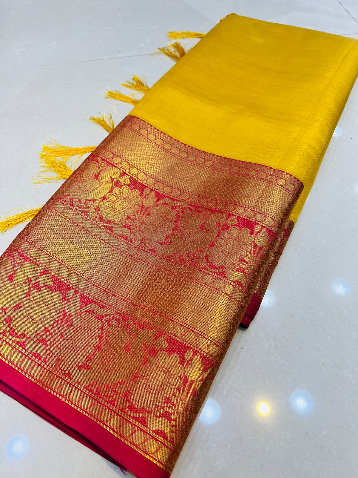 Nemesis Yellow Kanjivaram Silk Saree With Fugacious Blouse Piece