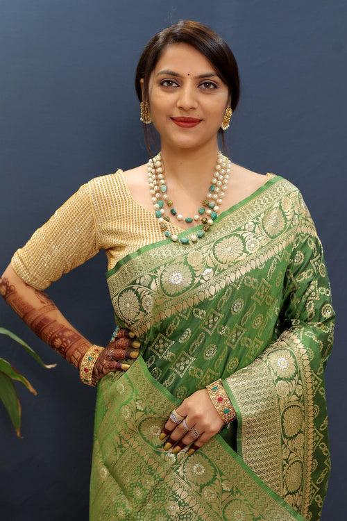 Load image into Gallery viewer, Enticing Green Soft Banarasi Silk Saree With Dissemble Blouse Piece
