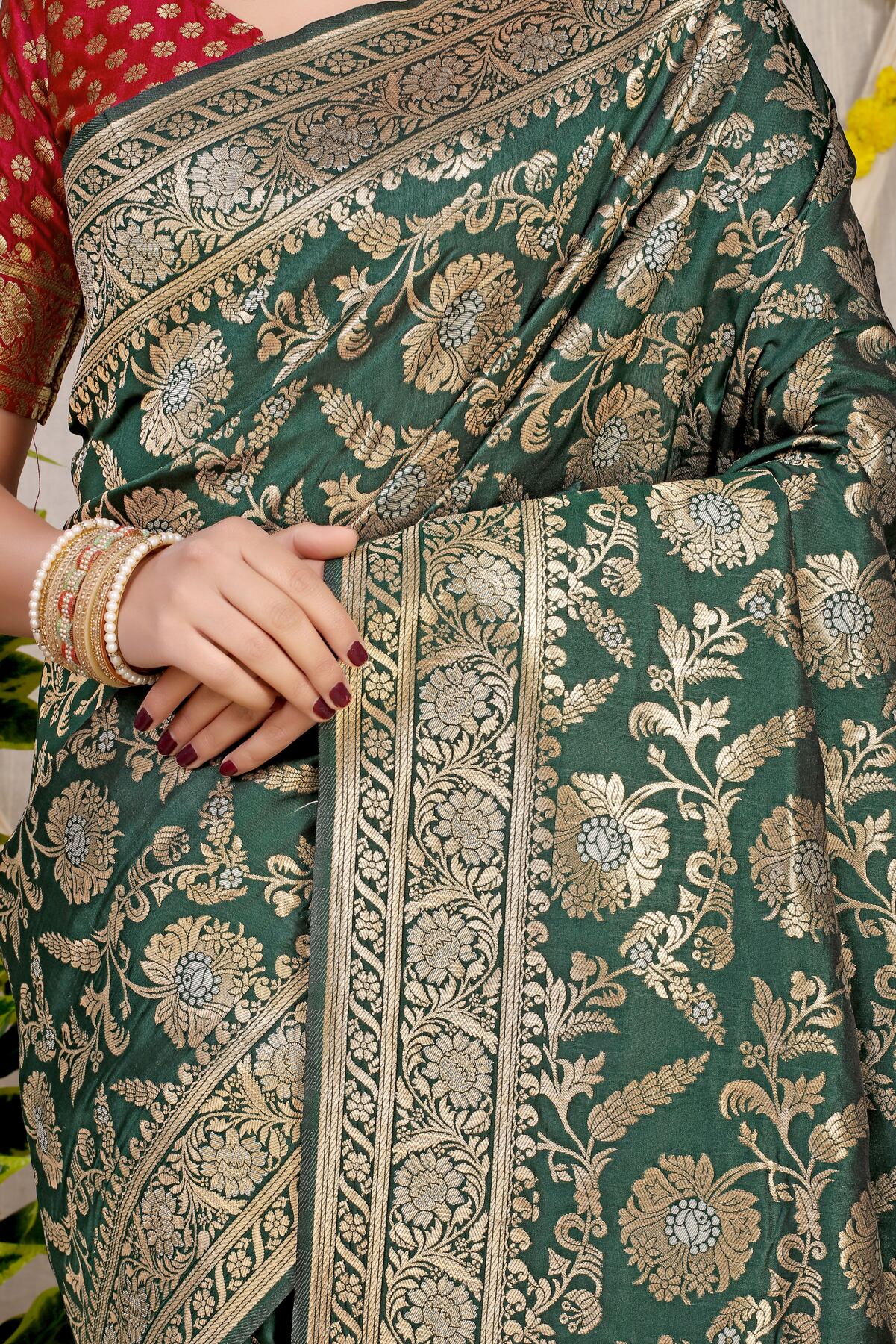 Lovely Dark Green Soft Banarasi Silk Saree With Nemesis Blouse Piece