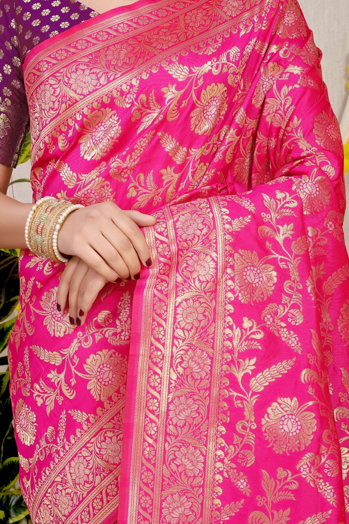 Extraordinary Dark Pink Soft Banarasi Silk Saree With Nemesis Blouse Piece