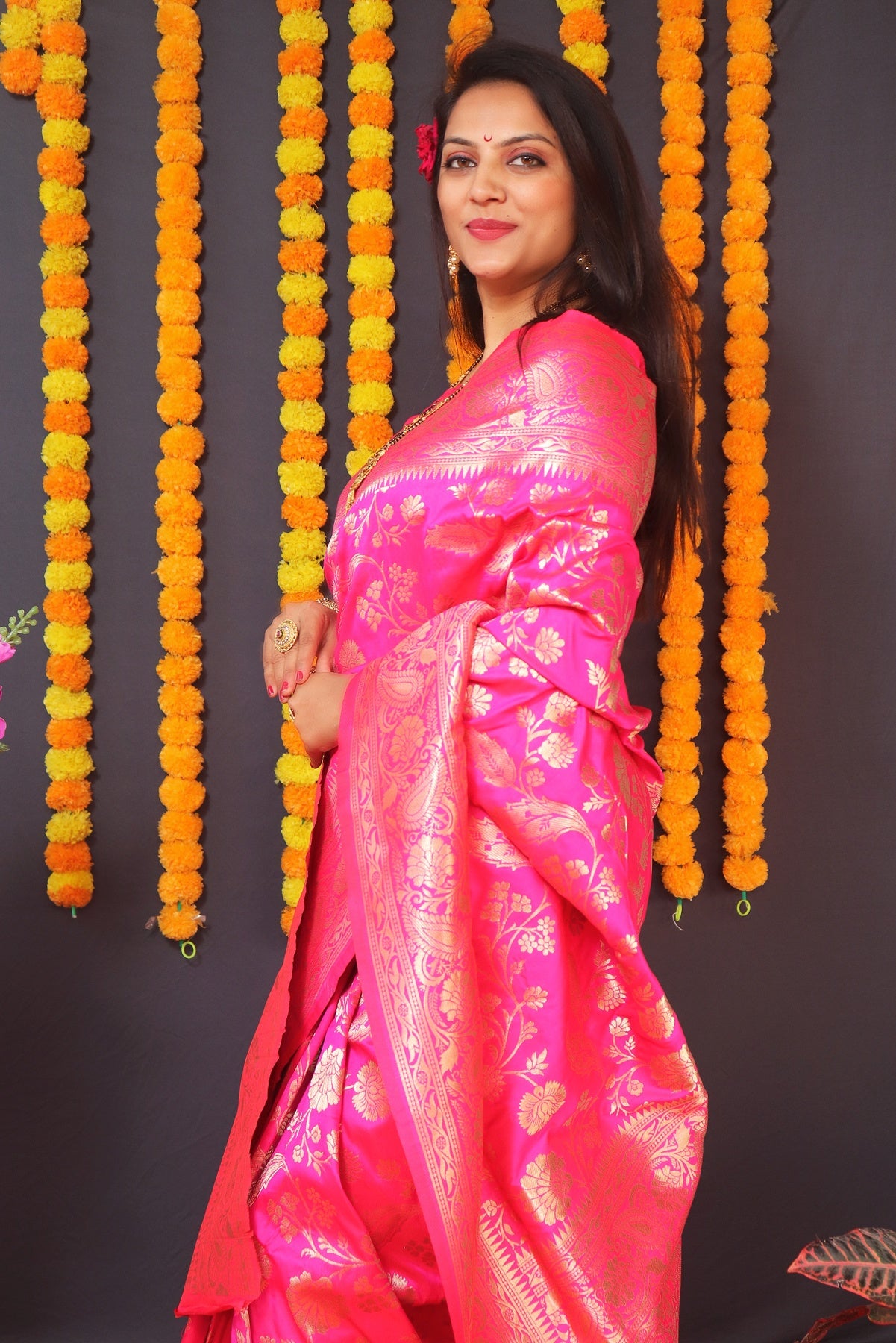 Surreptitious Dark Pink Banarasi Silk Saree With Pleasurable Blouse Piece