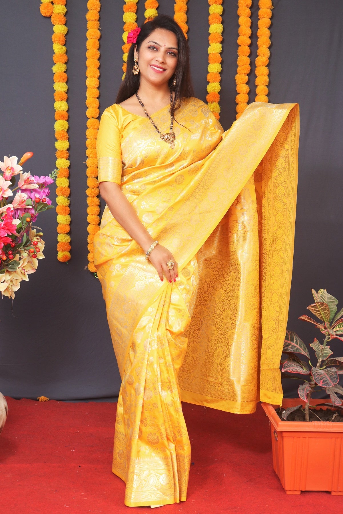 Sempiternal Yellow Banarasi Silk Saree With Pleasurable Blouse Piece