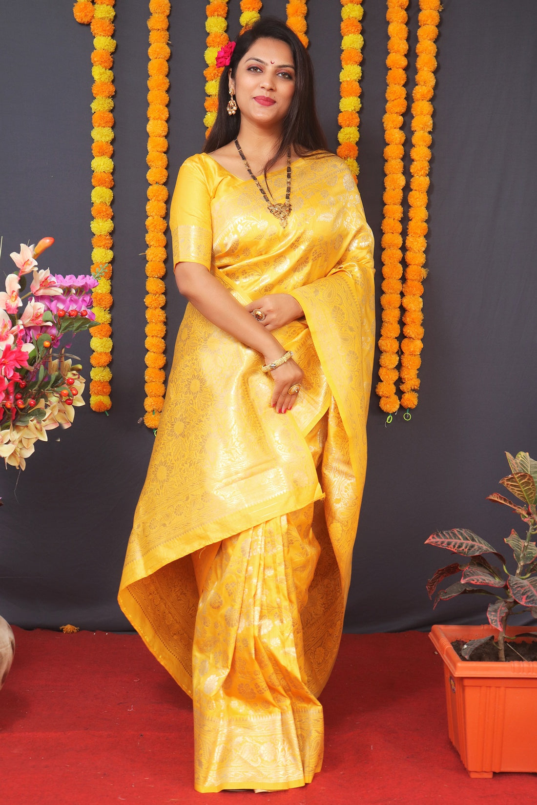 Sempiternal Yellow Banarasi Silk Saree With Pleasurable Blouse Piece