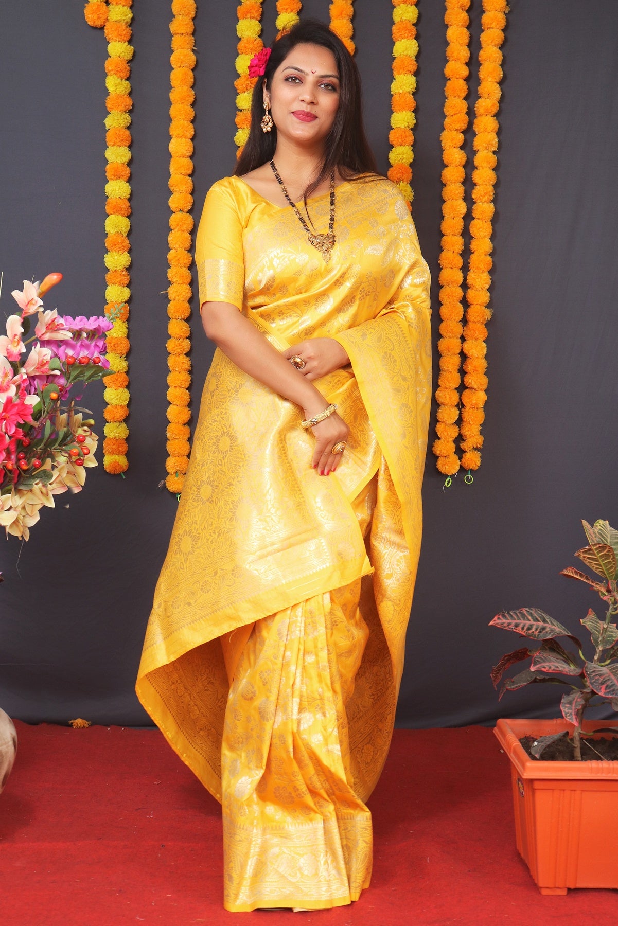 Sempiternal Yellow Banarasi Silk Saree With Pleasurable Blouse Piece