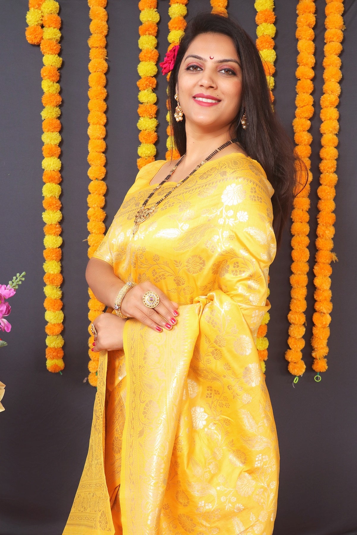 Sempiternal Yellow Banarasi Silk Saree With Pleasurable Blouse Piece