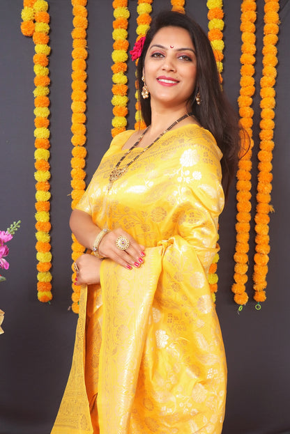 Sempiternal Yellow Banarasi Silk Saree With Pleasurable Blouse Piece