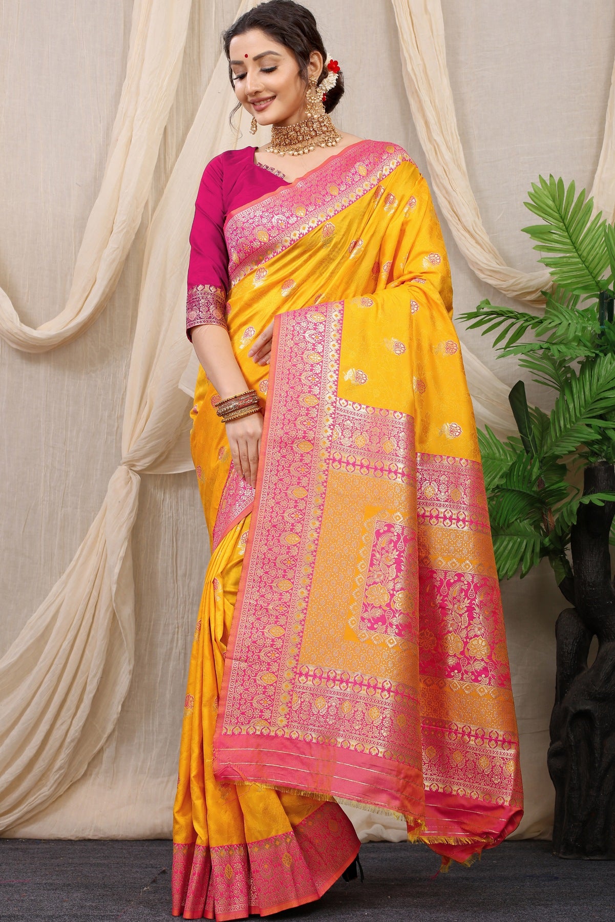Supernal Mustard Banarasi Silk Saree With Redolent Blouse Piece
