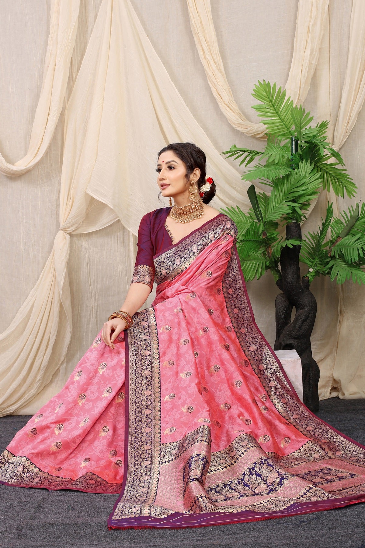 Incomparable Pink Banarasi Soft Silk Saree With Redolent Blouse Piece