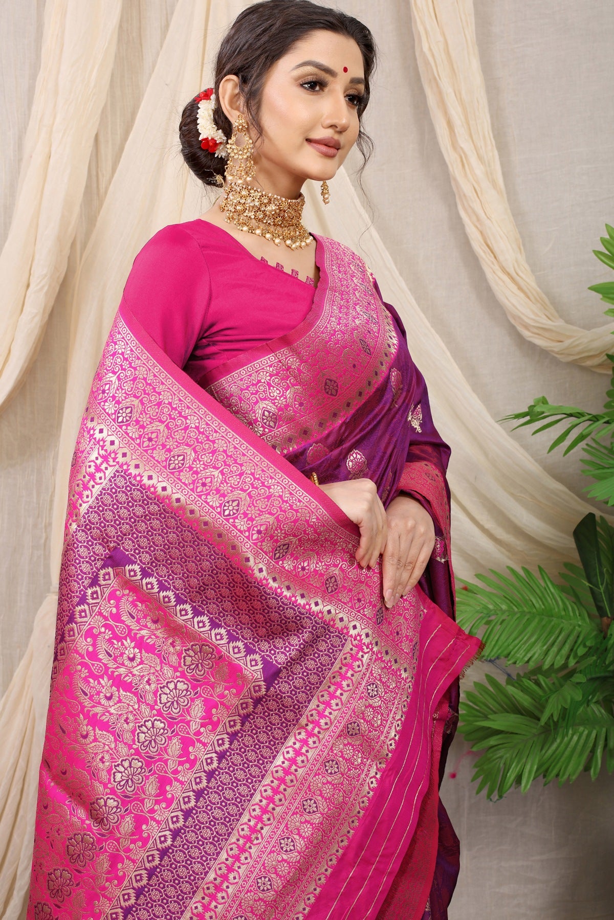 Tremendous Purple Banarasi Silk Saree With Redolent Blouse Piece