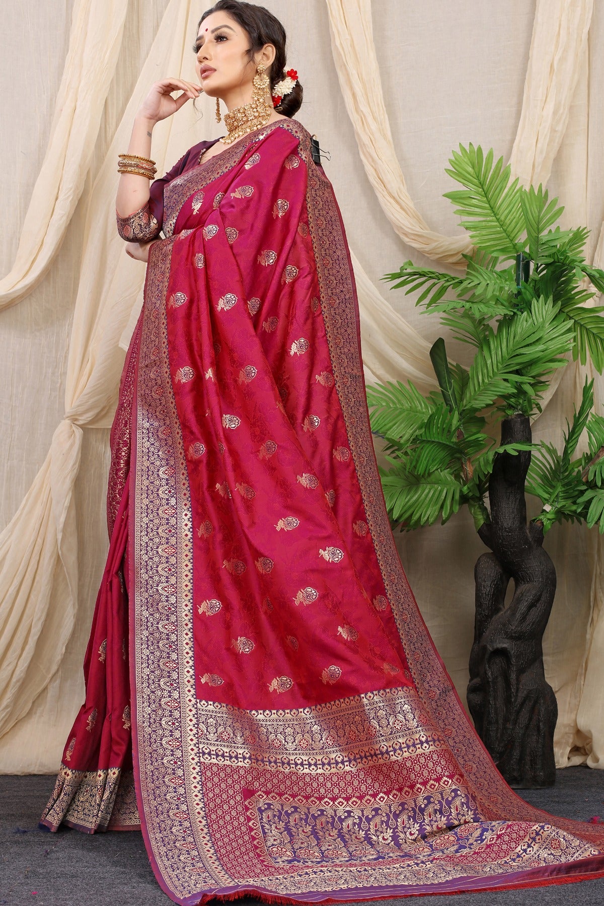 Glittering Wine Banarasi Silk Saree With Redolent Blouse Piece