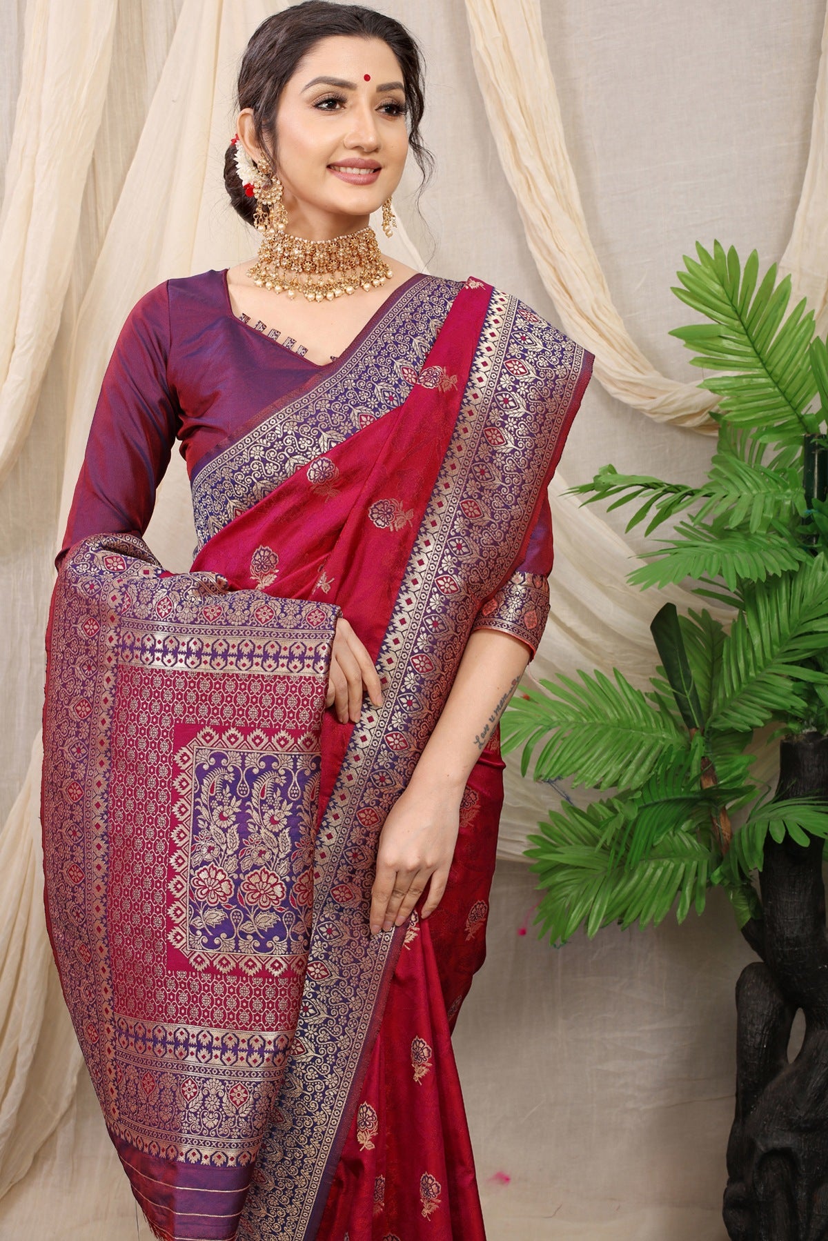 Glittering Wine Banarasi Silk Saree With Redolent Blouse Piece