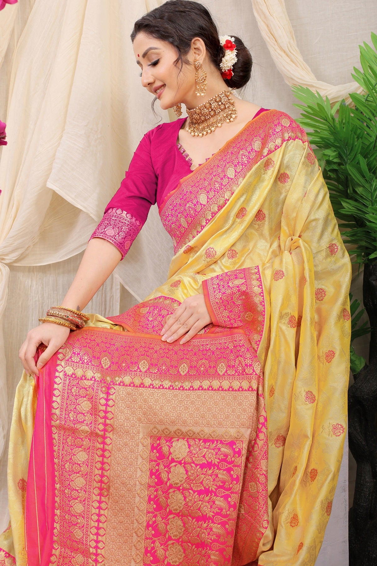 Trendy Yellow Banarasi Silk Saree With Redolent Blouse Piece
