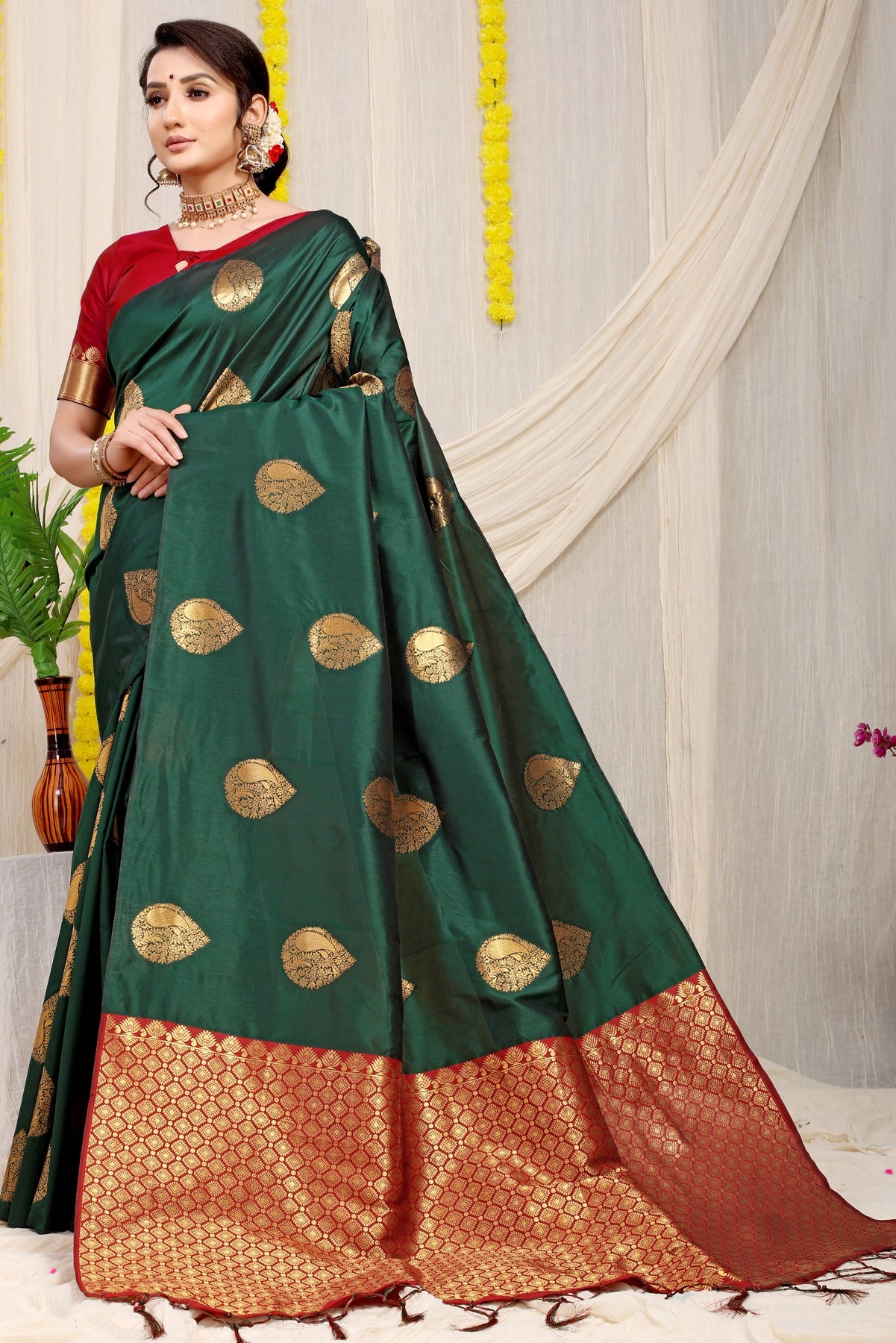 Unique Dark Green Banarasi Silk Saree With Engrossing Blouse Piece
