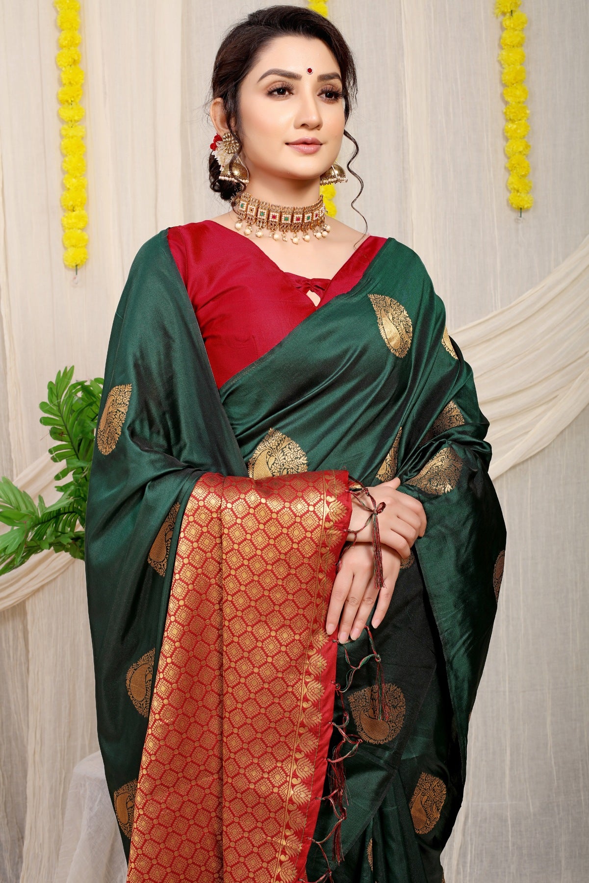 Unique Dark Green Banarasi Silk Saree With Engrossing Blouse Piece