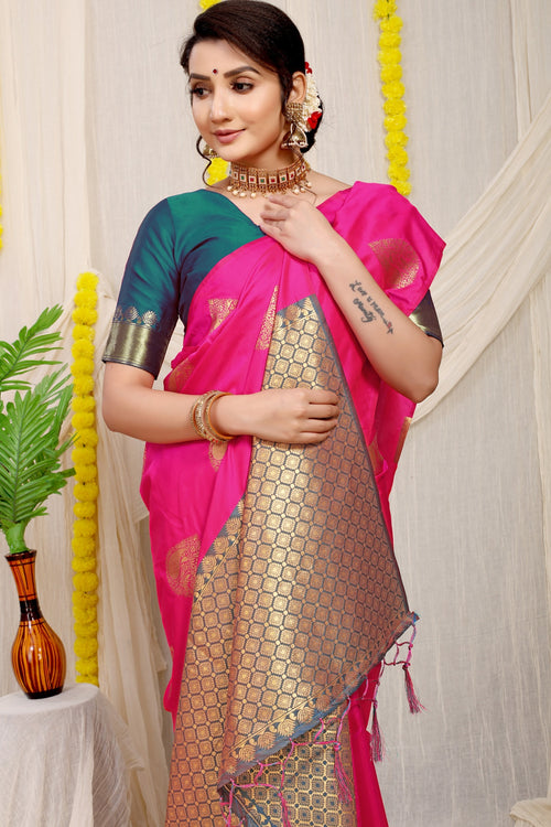 Load image into Gallery viewer, Dazzling Dark Pink Banarasi Silk Saree With Engrossing Blouse Piece
