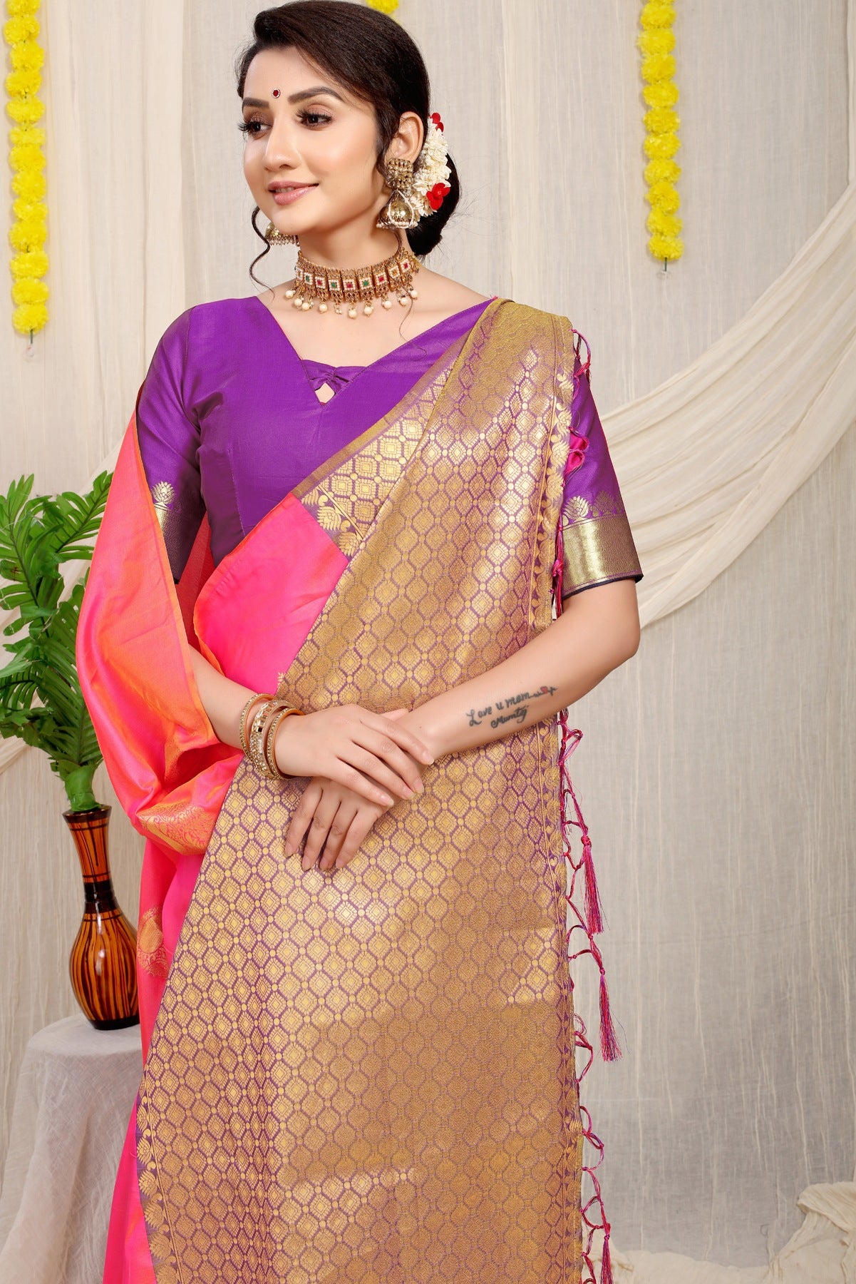 Staring Pink Banarasi Silk Saree With Engrossing Blouse Piece