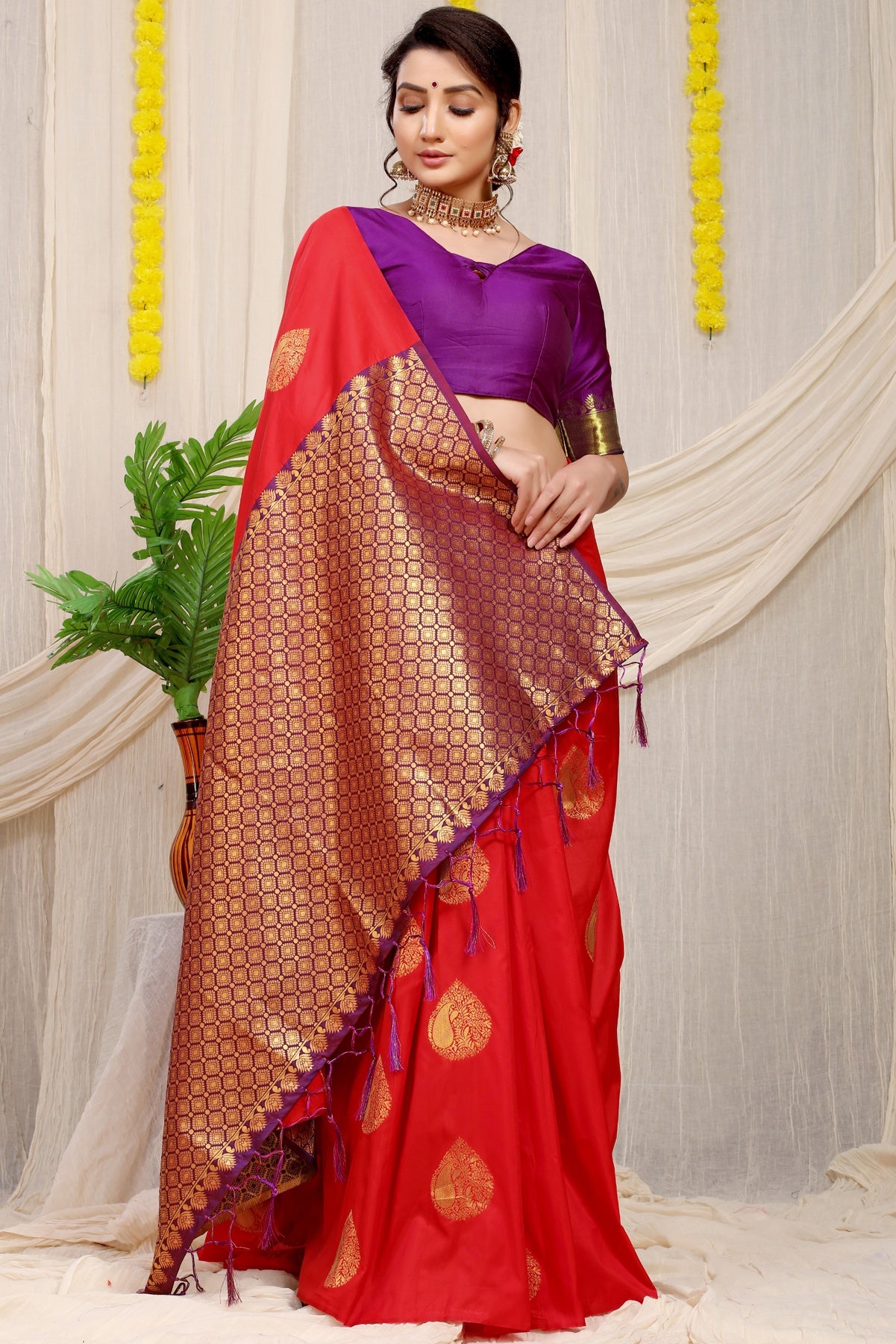 Deserving Red Banarasi Silk Saree With Engrossing Blouse Piece