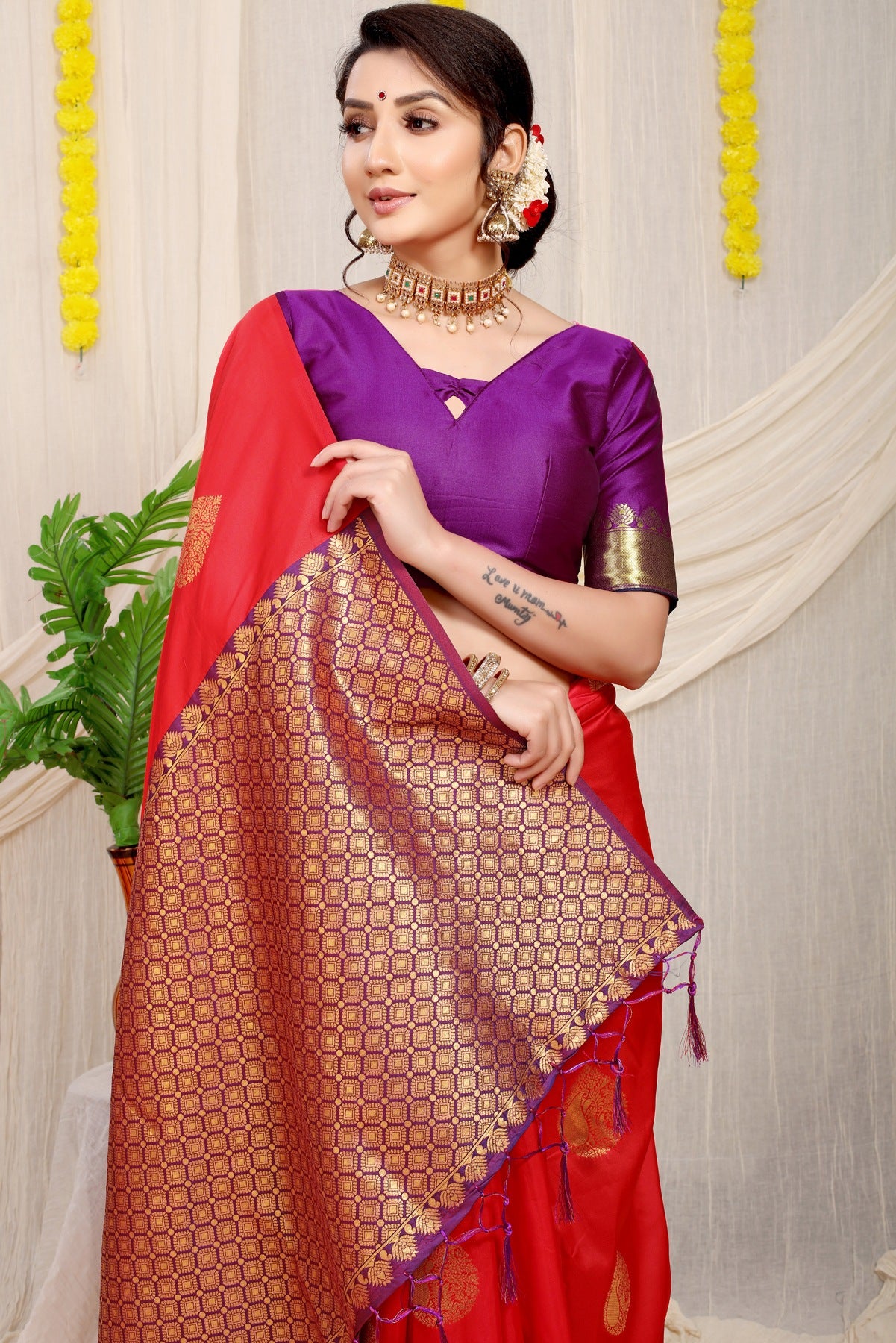 Deserving Red Banarasi Silk Saree With Engrossing Blouse Piece