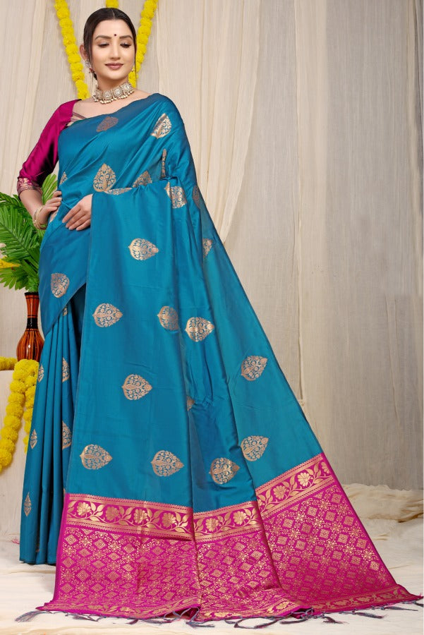 Stunner Rama Banarasi Silk Saree With A glam Blouse Piece