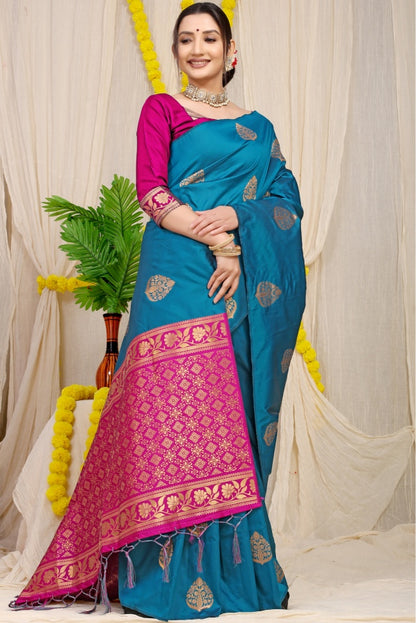 Stunner Rama Banarasi Silk Saree With A glam Blouse Piece