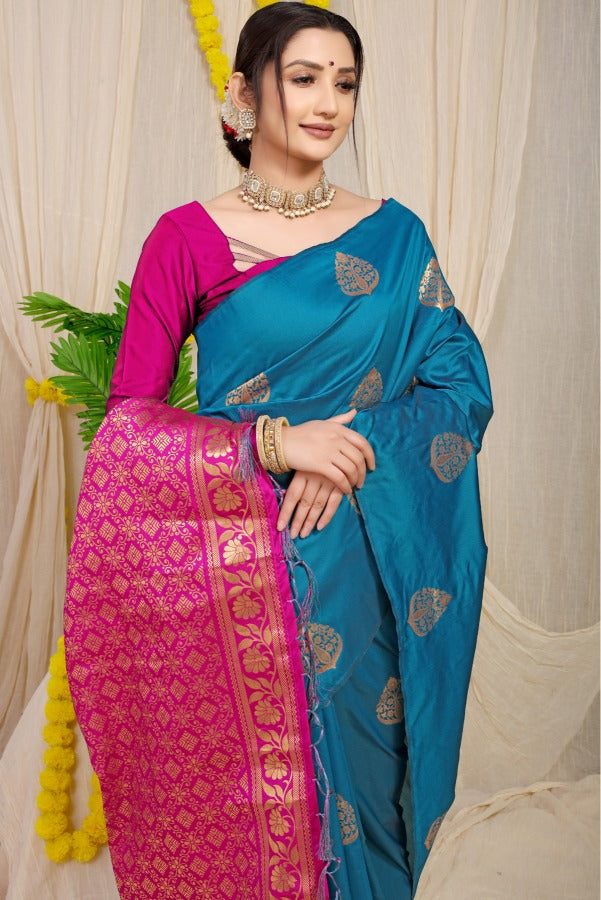 Stunner Rama Banarasi Silk Saree With A glam Blouse Piece