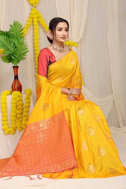 Load image into Gallery viewer, Conflate Yellow Banarasi Silk Saree With Ailurophile Blouse Piece
