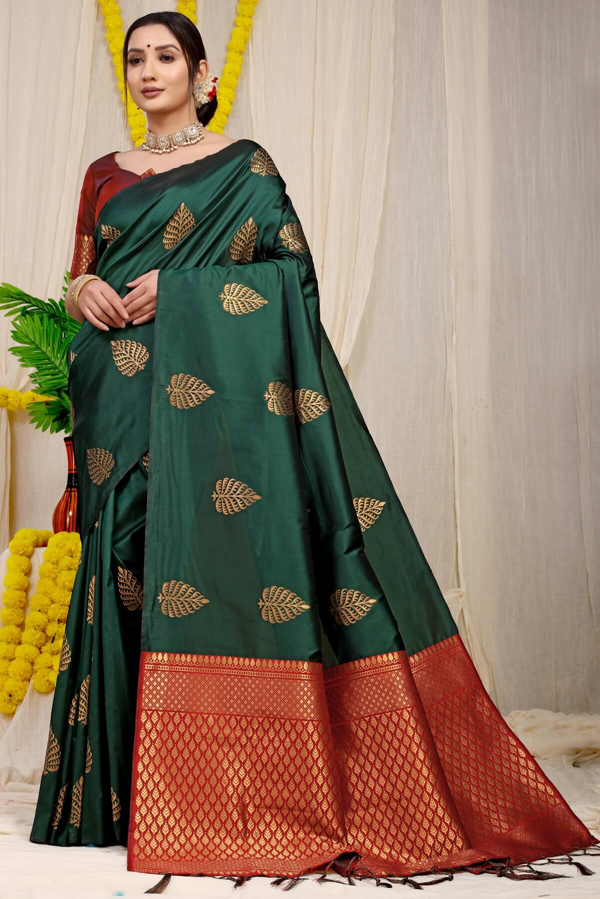 Gorgeous Dark Green Soft Banarasi Silk Saree With Lissome Blouse Piece