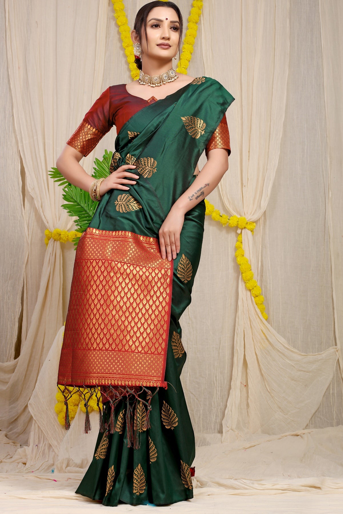 Gorgeous Dark Green Soft Banarasi Silk Saree With Lissome Blouse Piece