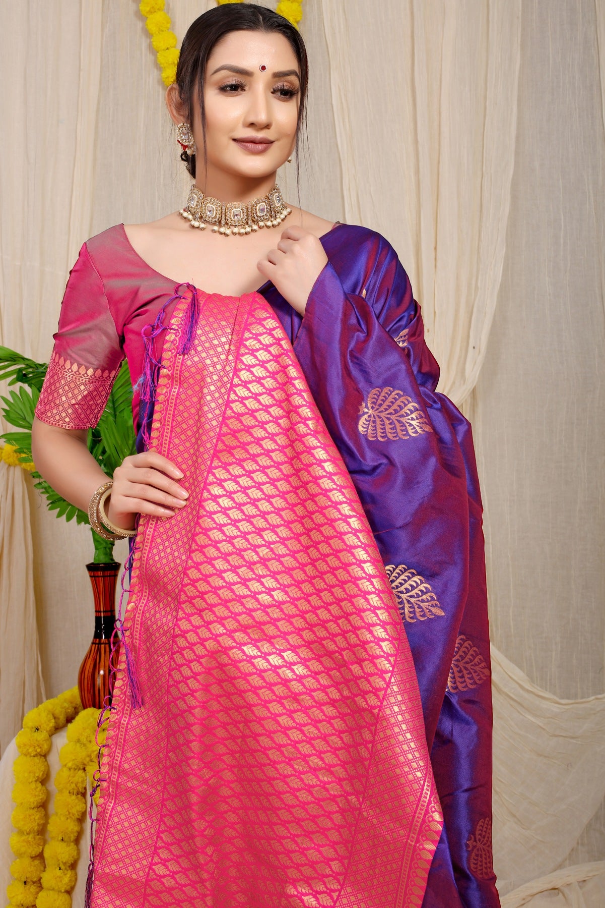 Prominent Purple Soft Banarasi Silk Saree With Lissome Blouse Piece