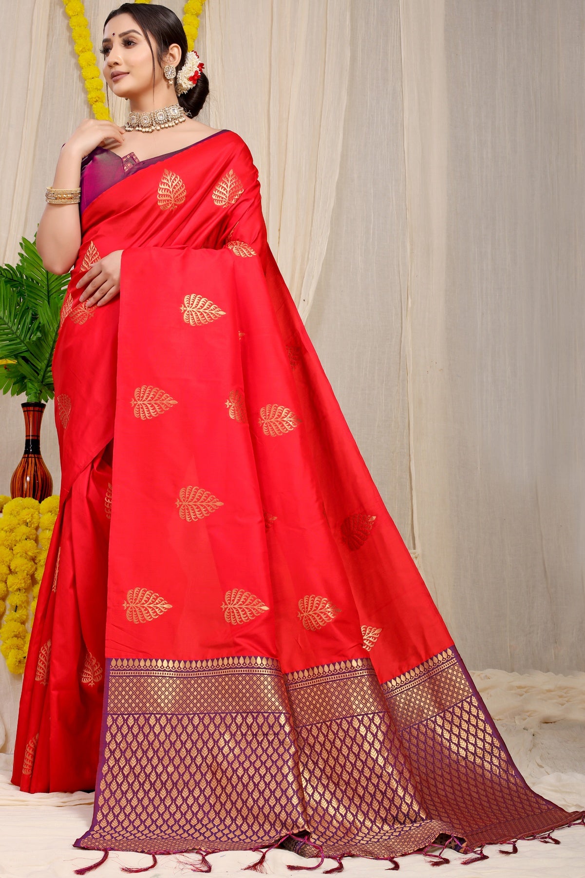 Fancifull Red Soft Banarasi Silk Saree With Lissome Blouse Piece