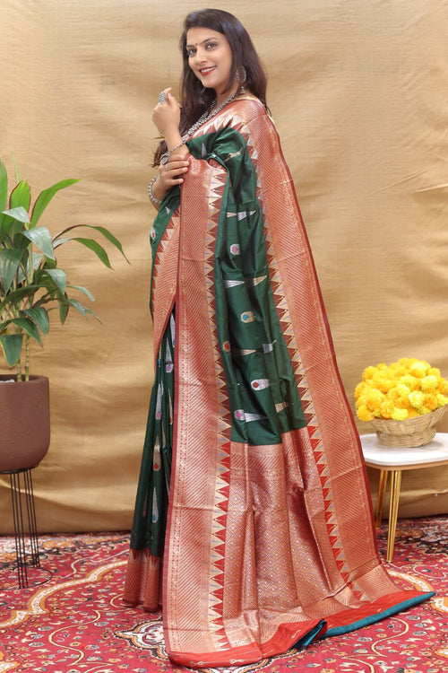 Load image into Gallery viewer, Pretty Dark Green Soft Banarasi Silk Saree With Flaunt Blouse Piece
