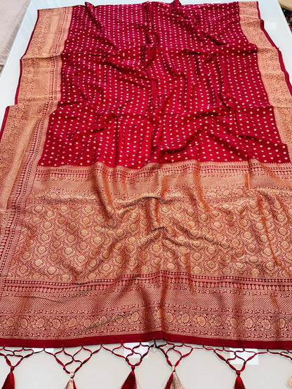 Intricate Maroon Soft Banarasi Silk Saree With Confounding Blouse Piece