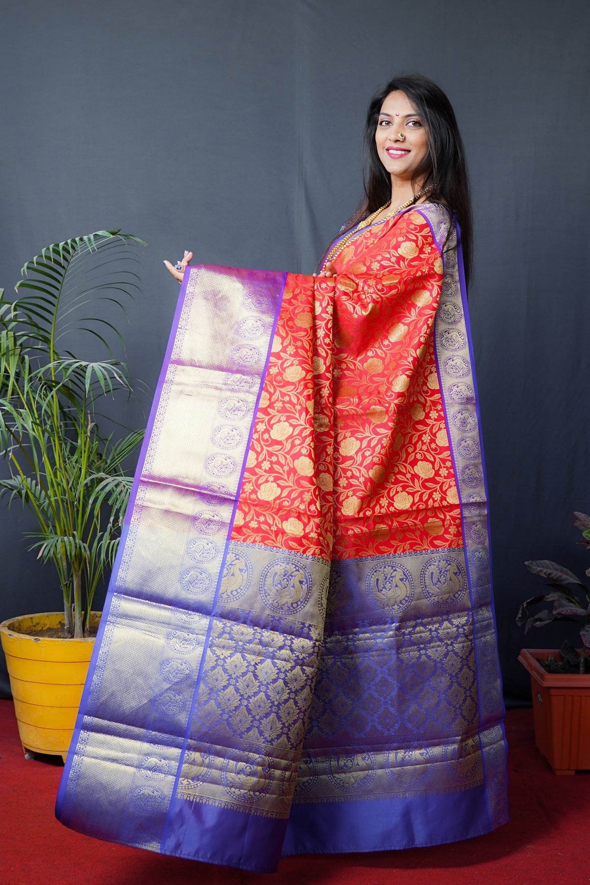 Gratifying Red Kanjivaram Silk With Conflate Blouse Piece