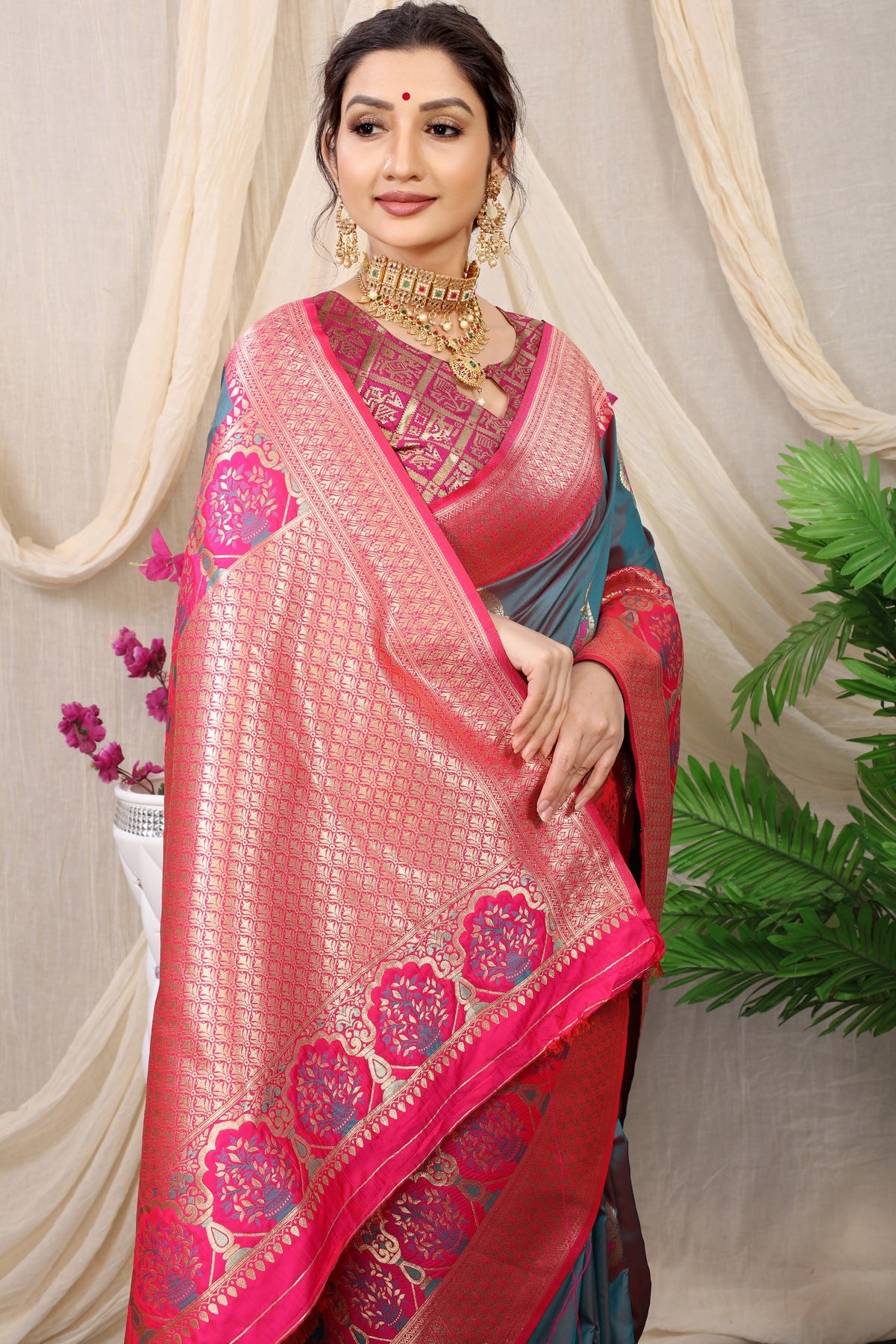 Imbrication Grey Kanjivaram Silk With Sizzling Blouse Piece