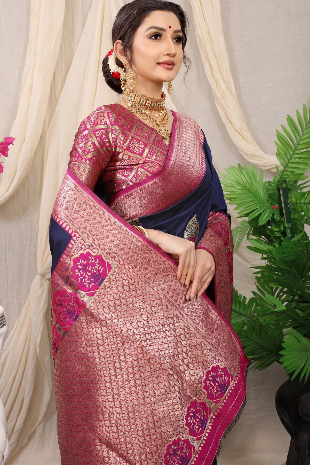 Lassitude Navy Blue Kanjivaram Silk With Sizzling Blouse Piece