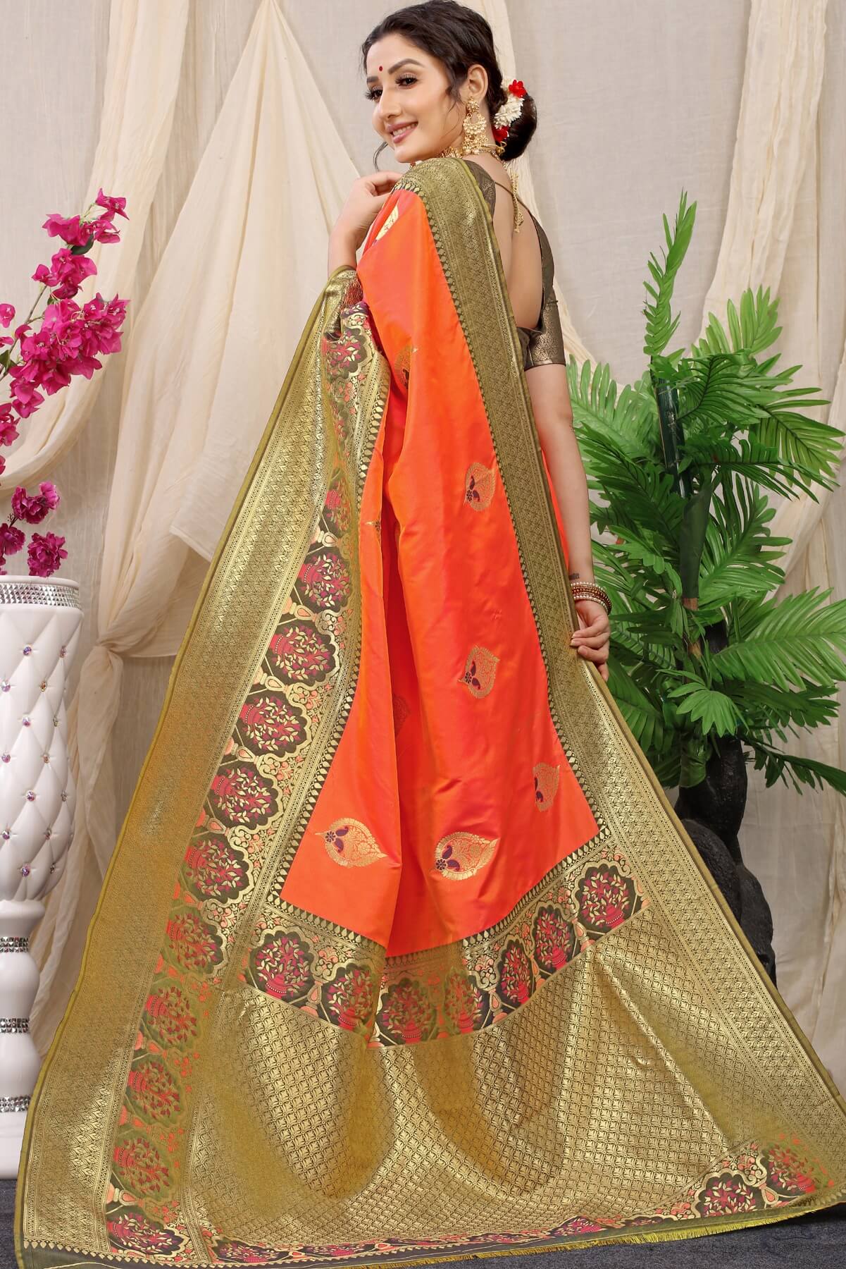 Lissome Peach Kanjivaram Silk With Sizzling Blouse Piece