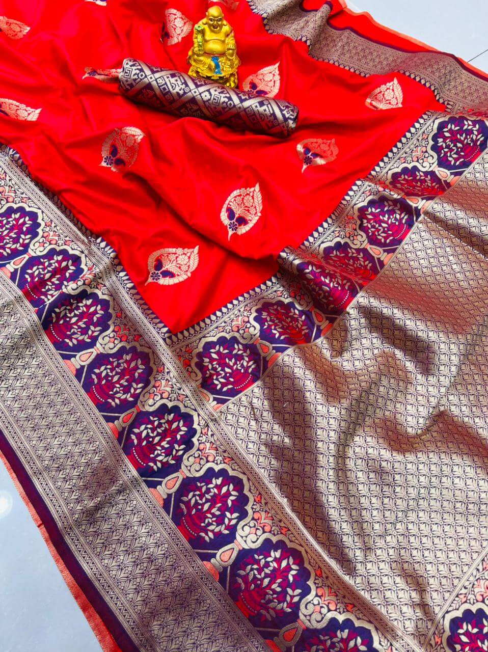 Moiety Red Kanjivaram Silk With Sizzling Blouse Piece