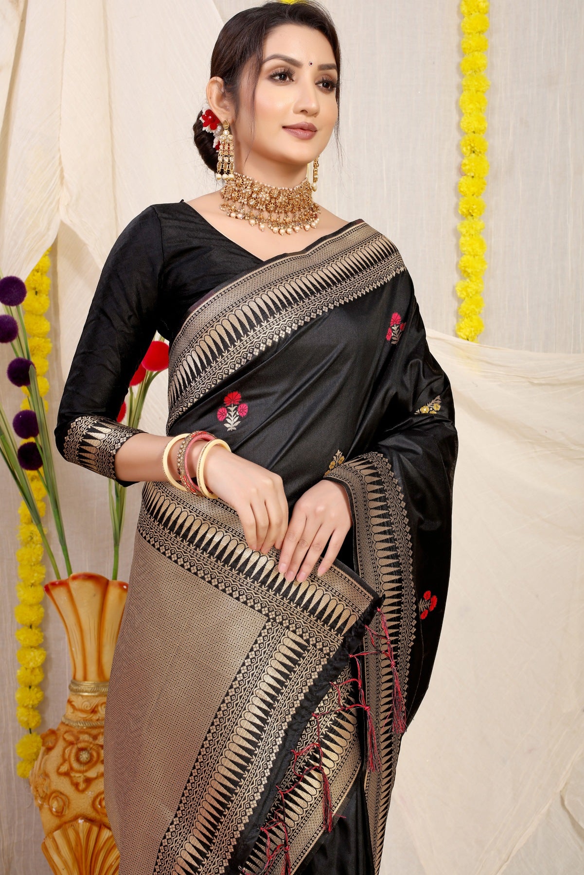 Gleaming Black Banarasi Silk Saree With Magnetic Blouse Piece