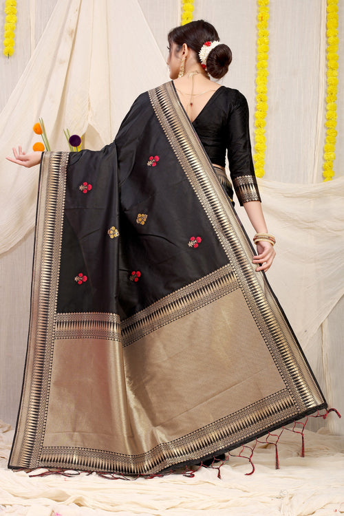 Load image into Gallery viewer, Gleaming Black Banarasi Silk Saree With Magnetic Blouse Piece
