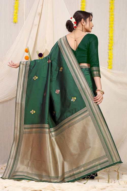 Load image into Gallery viewer, Sensational Dark Green Banarasi Silk Saree With Magnetic Blouse Piece
