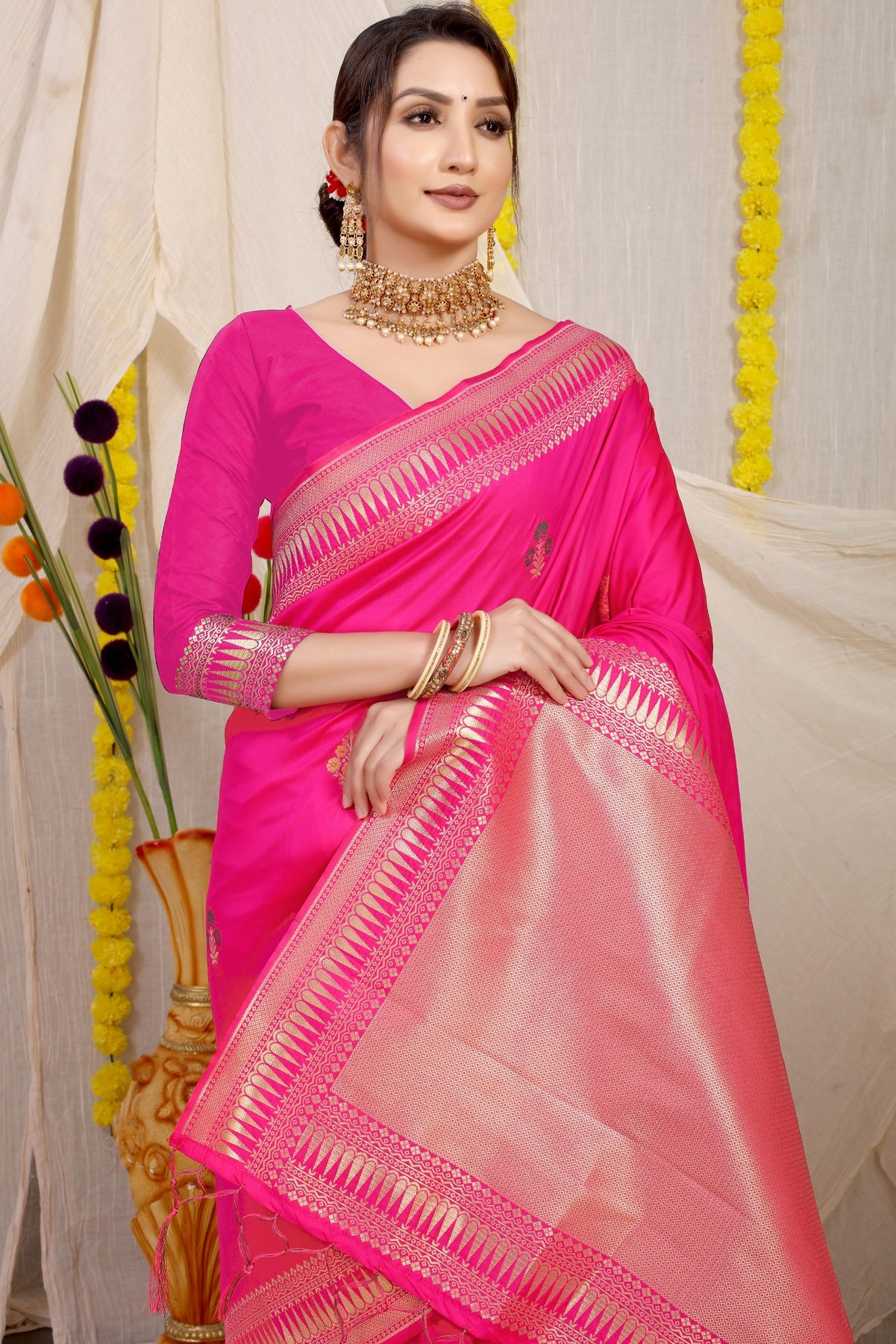 Quintessential Dark Pink Banarasi Silk Saree With Magnetic Blouse Piece