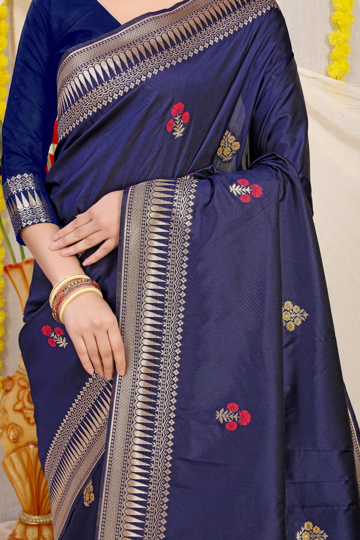 Stylish Navy Blue Banarasi Silk Saree With Magnetic Blouse Piece