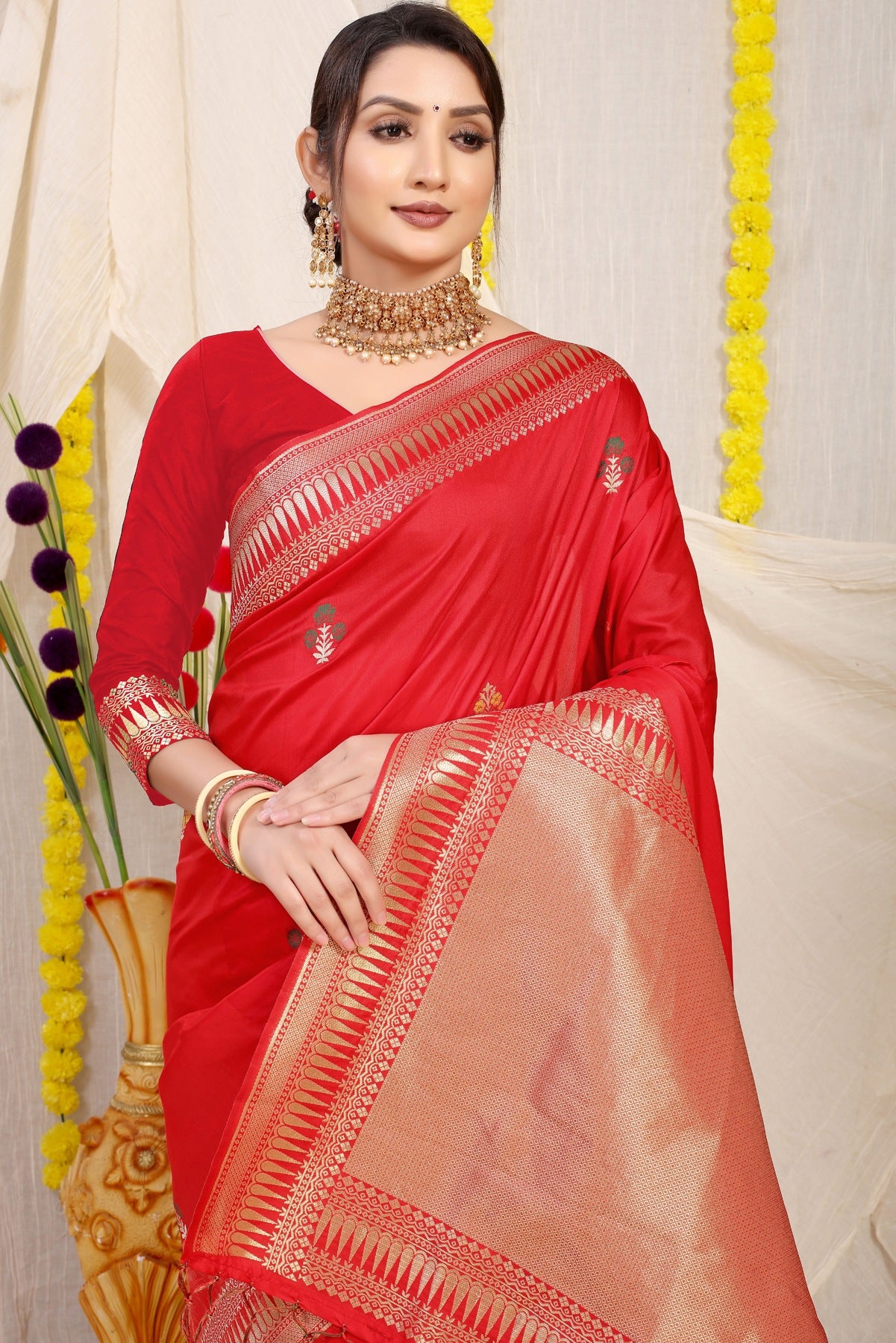 Precious Red Banarasi Silk Saree With Magnetic Blouse Piece