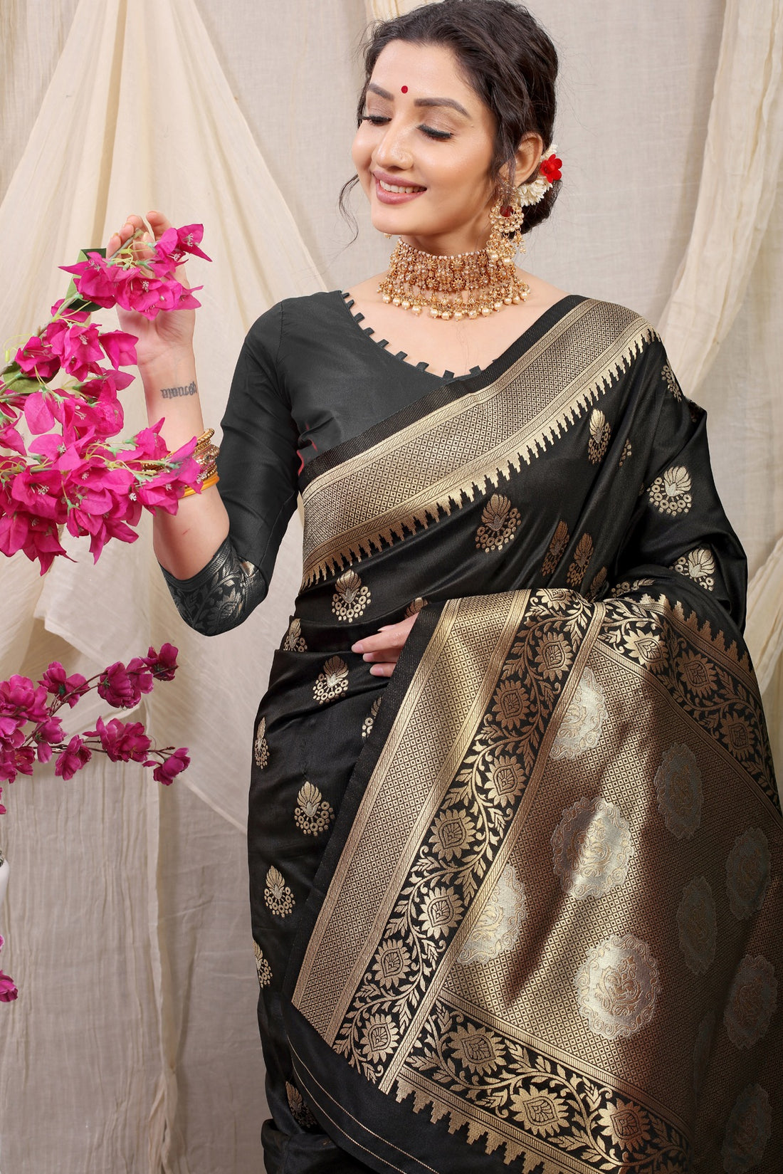Delectable Black Kanjivaram Silk With Effervescent Blouse Piece