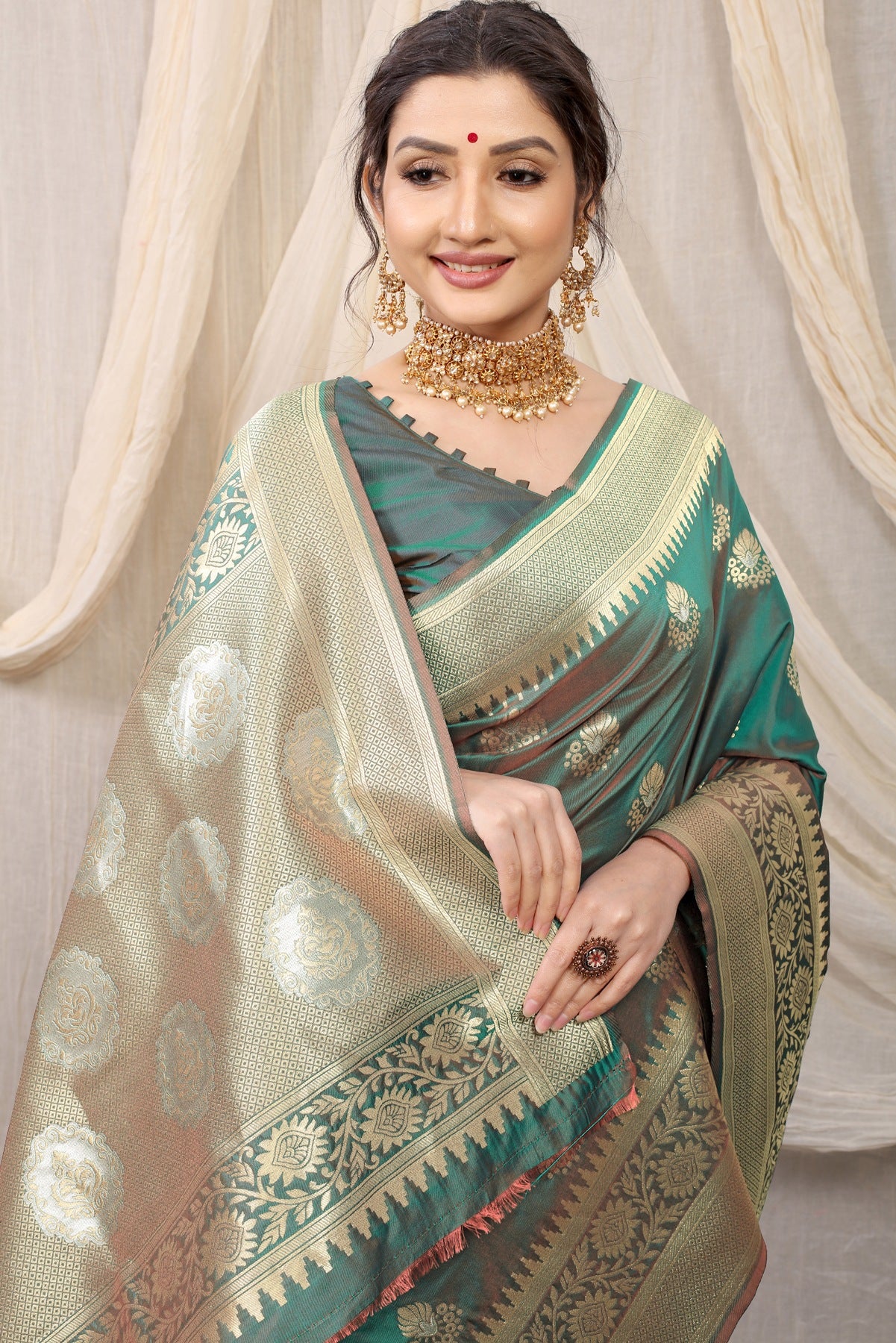 Confounding Grey Kanjivaram Silk With Effervescent Blouse Piece